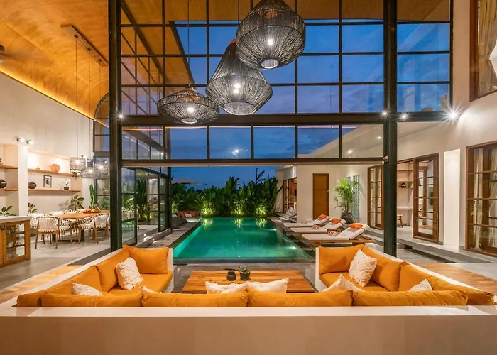 Villa Mango 2 - Amazing 4-Bdr Villa In Berawa ! Perfect Location